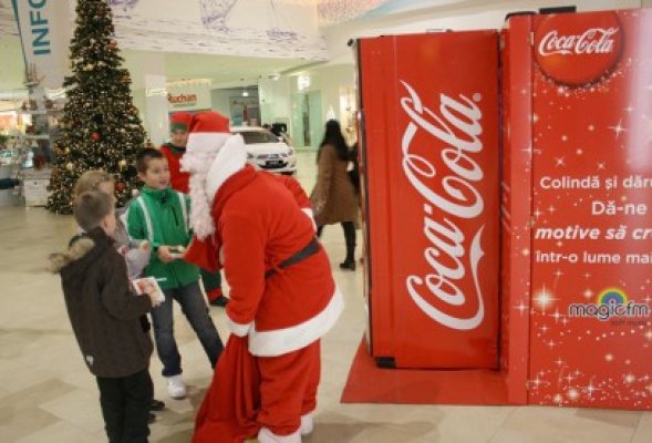 Constănţenii au colindat automatul Coca-Cola